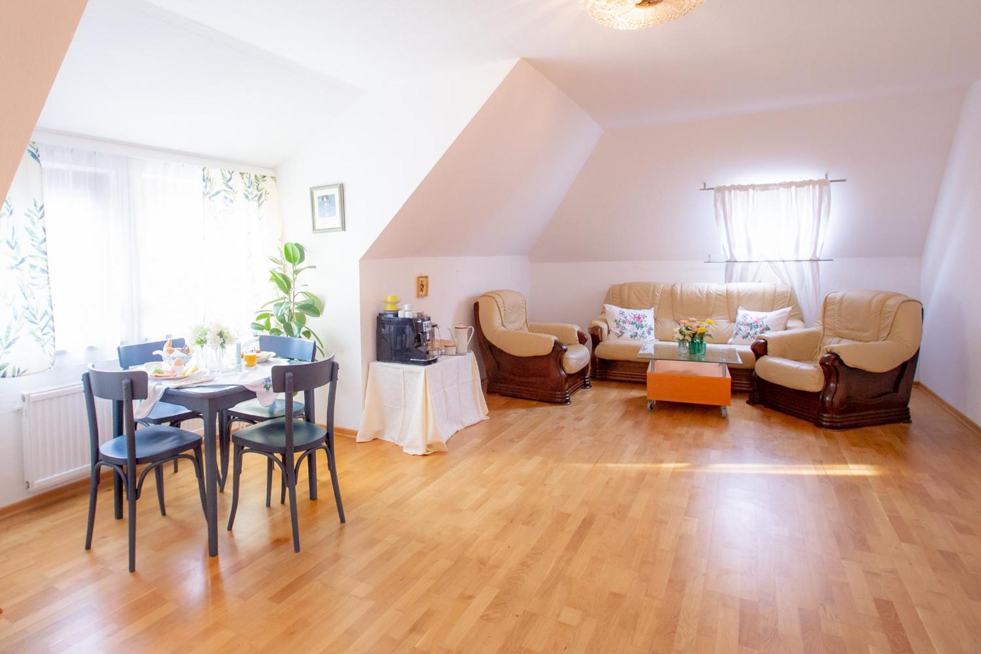Marinela'S Bnb Wina Bagian luar foto